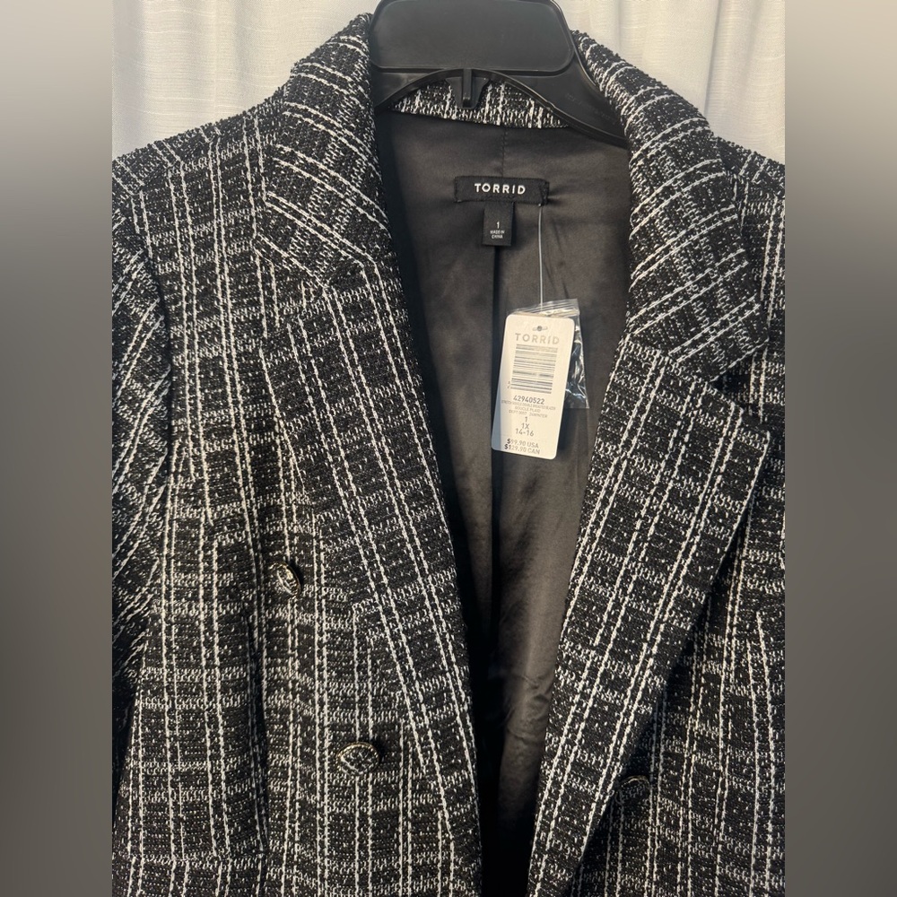 Torrid women’s Black and‎ White Plaid Blazer/zise 1 - NEW - Picture 9 of 14